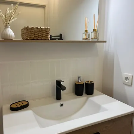 Διαμέρισμα A 50 Metres De La Frontiere De Bale,bus-tram, Avec Parking *